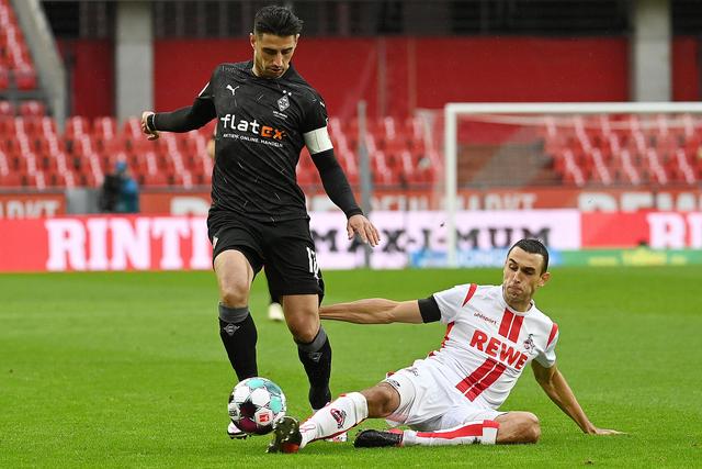 西超杯-莱万亚马尔破门 巴萨2-0进决赛会师皇马